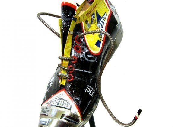 Exposición “Upcycling Shoes” Artistas Solidarios